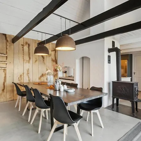4 Bedroom In