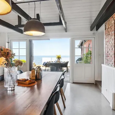 4 Bedroom In *