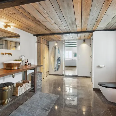 4 Bedroom In הסלה