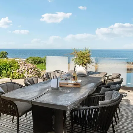 בית נופש 4 Bedroom In *