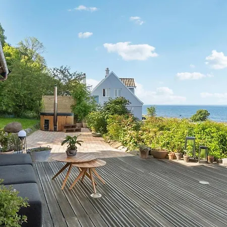4 Bedroom In Dom wakacyjny Hasle