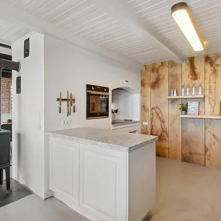 4 Bedroom In *
