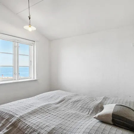 4 Bedroom In *